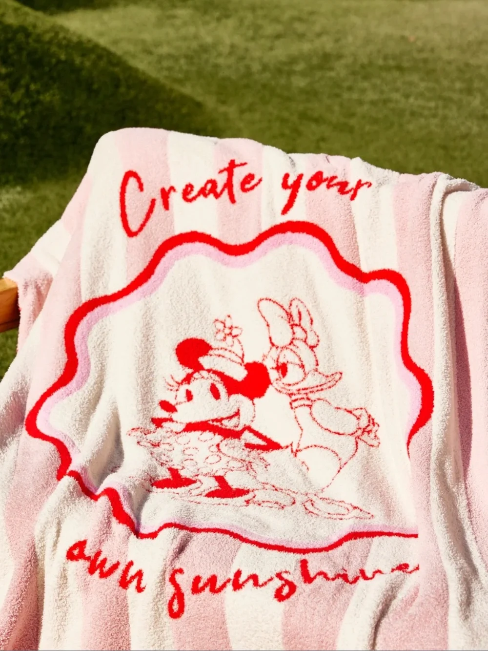 CozyChic Disney Pink and White Minnie & Daisy Striped Blanket